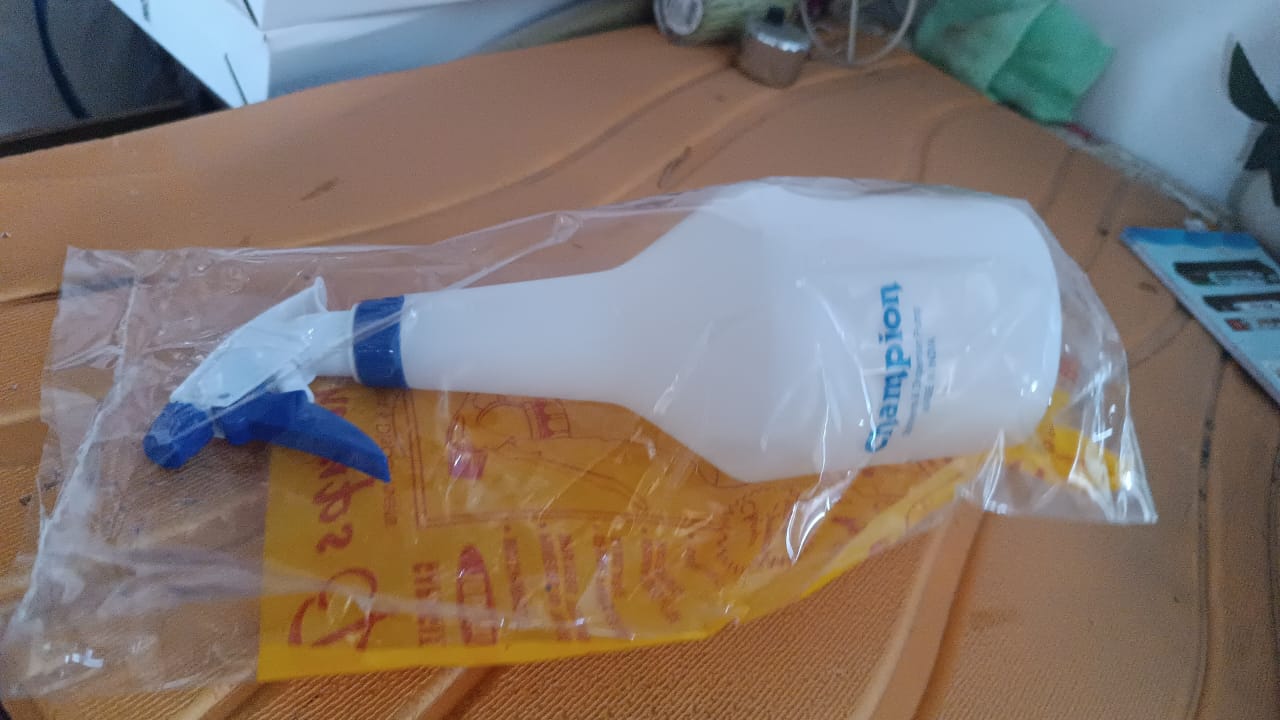 Multipurpose Plastic Trigger Spray Bottle (1 L)