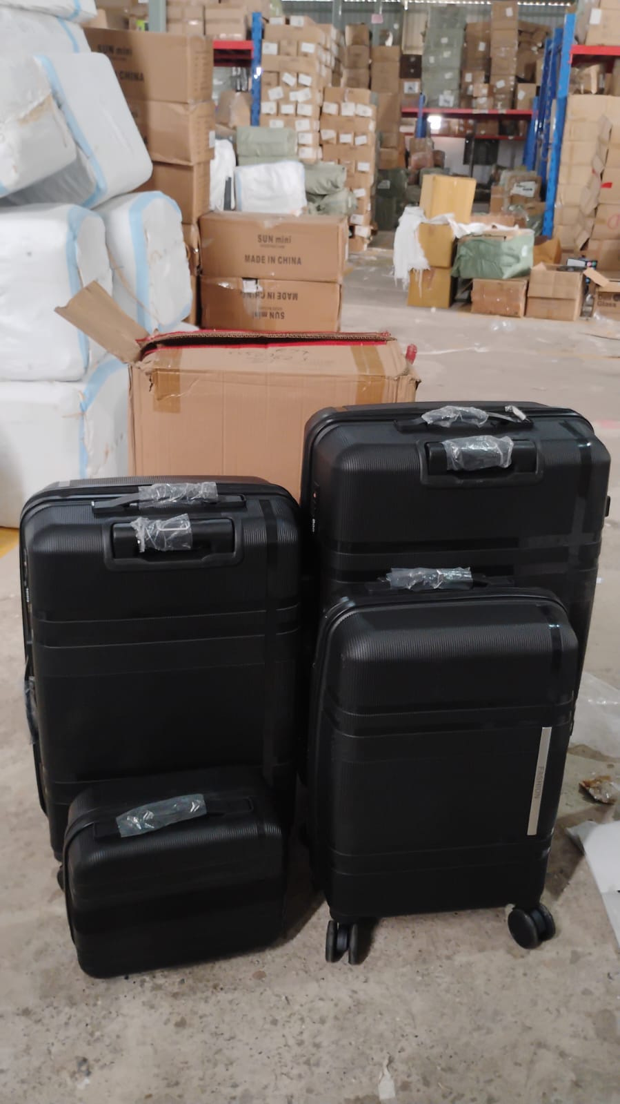 Mix Color Hard-Shell Luggage Trolley 4-Pc (set)